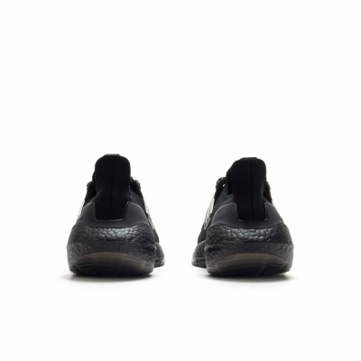 Ultraboost allblack top