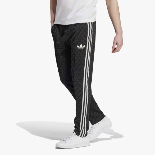 Pharrell carrot joggers top