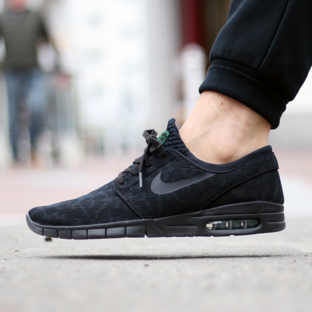 Nike stefan janoski max black suede top