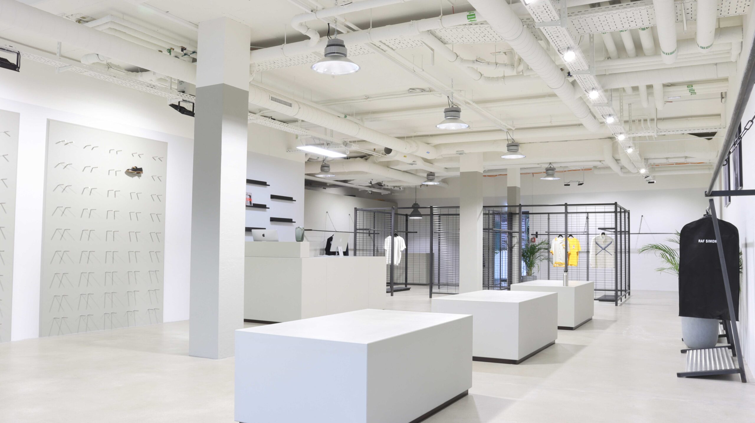 FLAGSHIP STORE